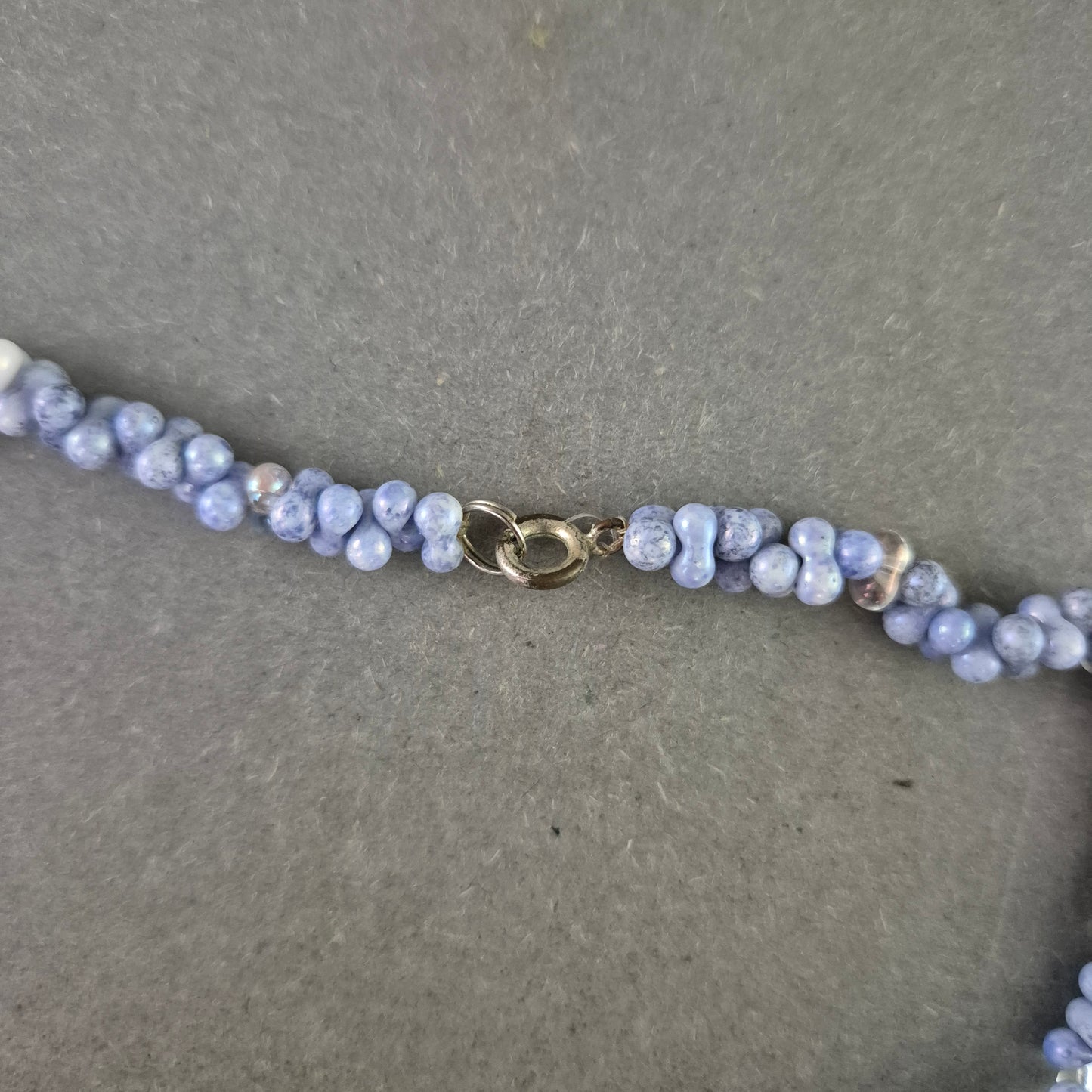 Blaue Perlen Kette mit gedrehtem Muster – Vintage Schmuck