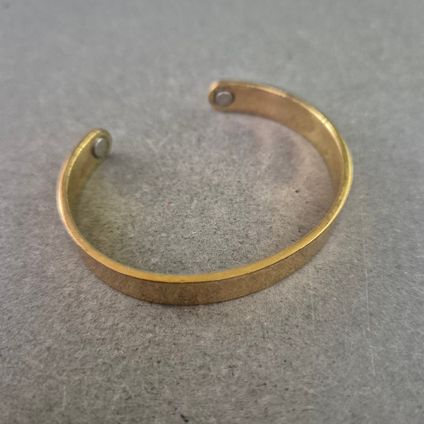 Elegantes TCM Armreif Armband – Schlichtes Design in Goldoptik