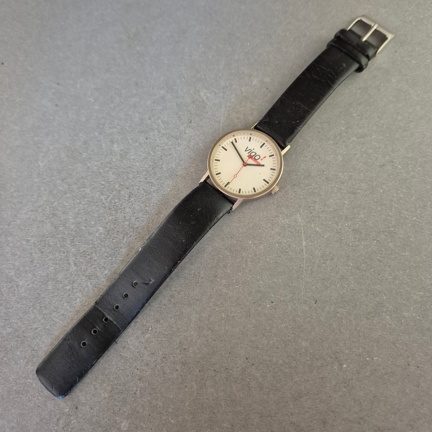 Vigo Herren Uhr mit schwarzem Lederarmband – Schlicht & Klassisch