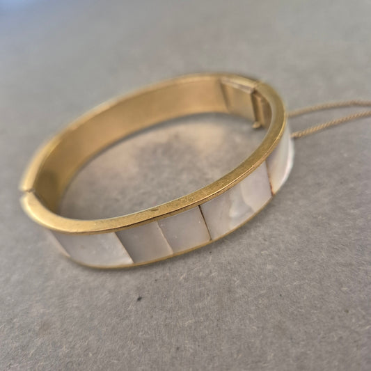 Vintage Armreif mit Perlmutt-Einlagen und Sicherheitskette