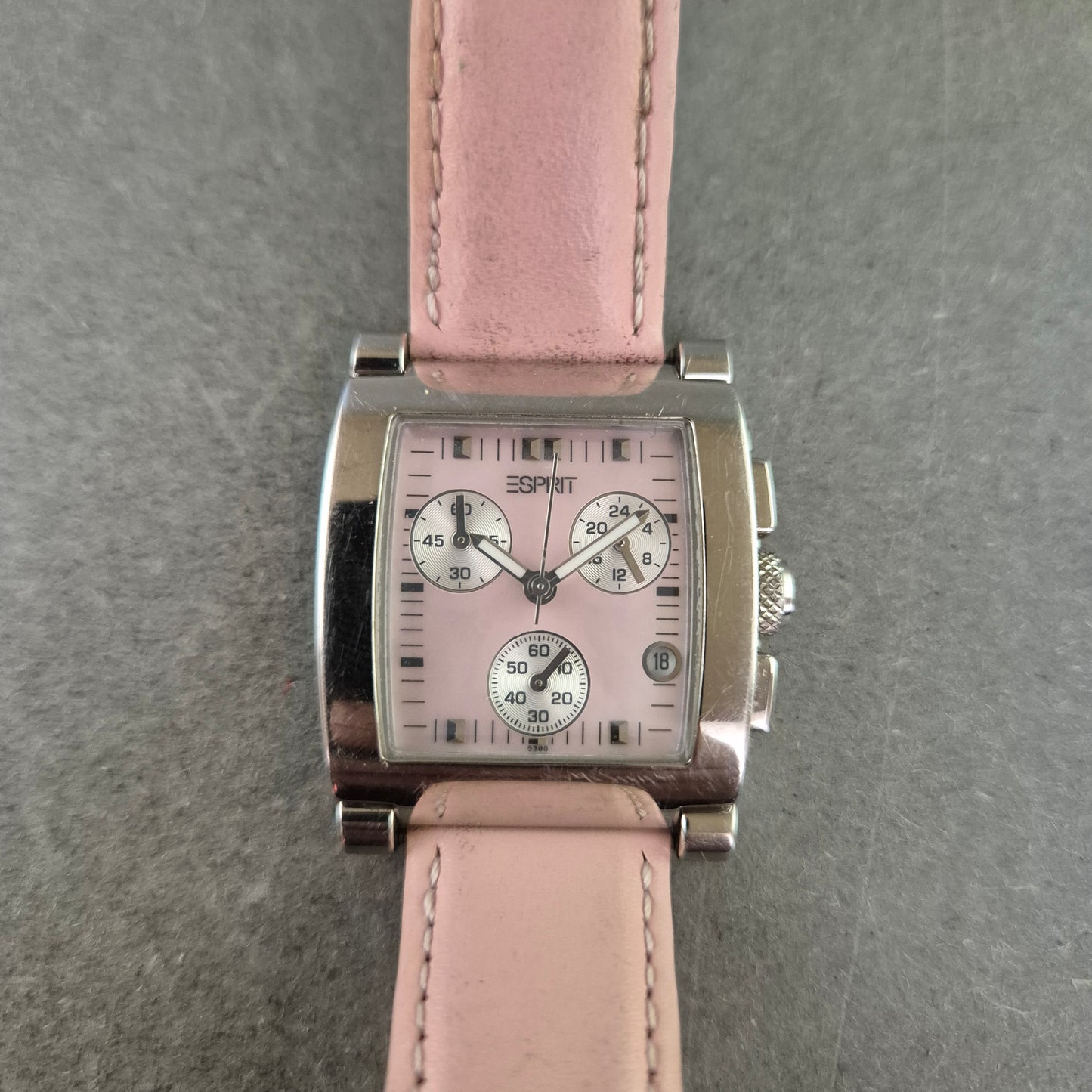 Esprit Damen Uhr mit rosa Lederarmband – Chronograph im modernen Look