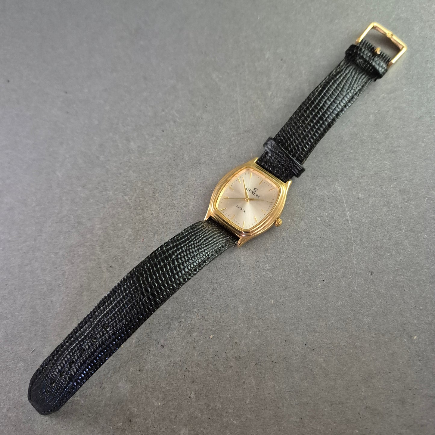 Geneva Damen Uhr mit schwarzem Armband – Klassisch & Elegant