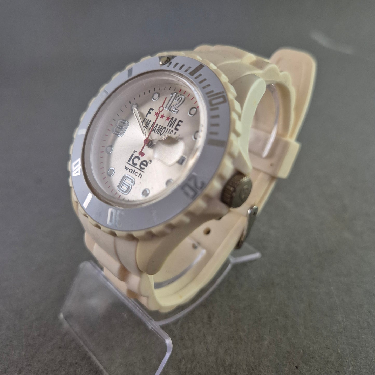 Ice-Watch Damen Uhr „F*** Me I’m Famous“ – Weiß mit Datumsanzeige