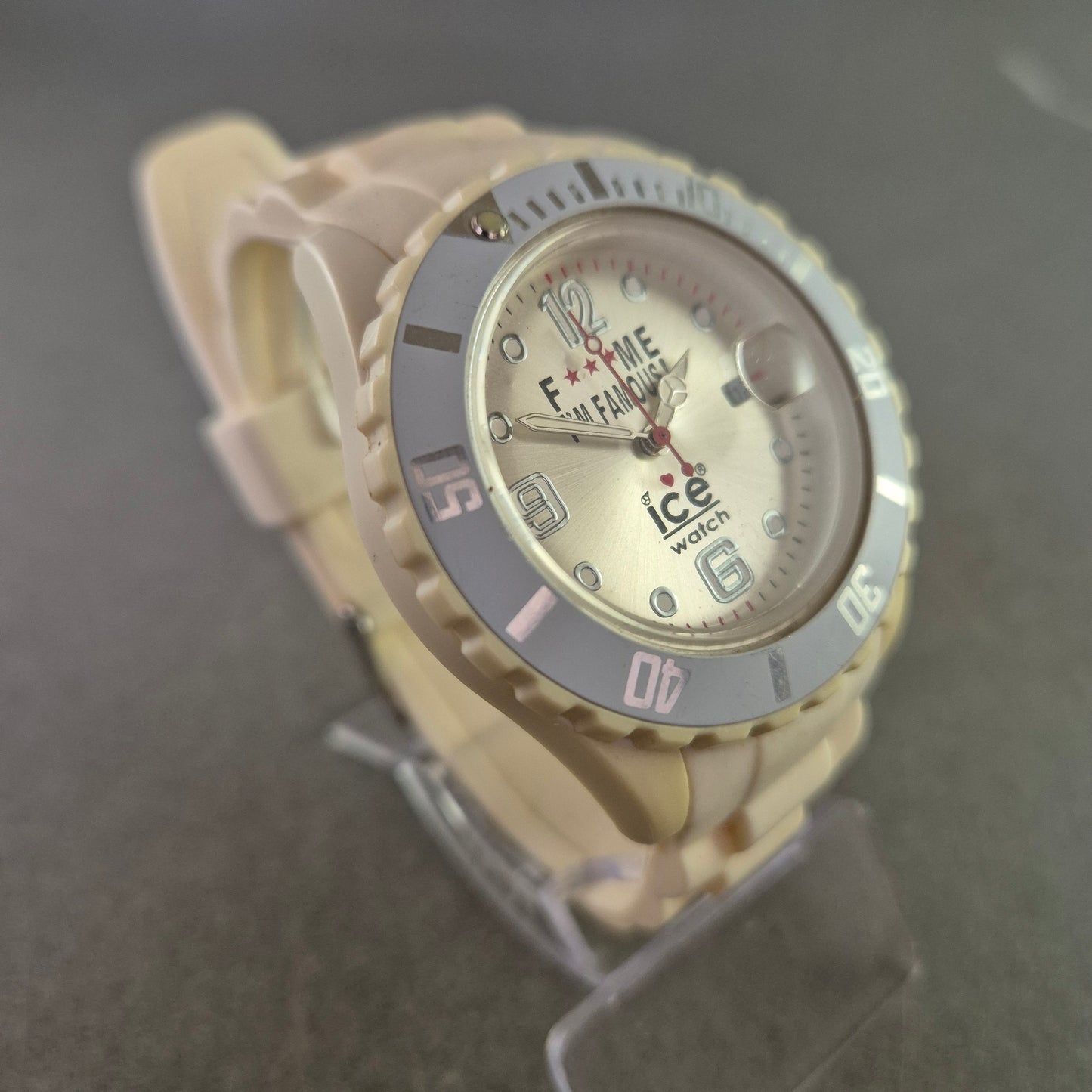 Ice-Watch Damen Uhr „F*** Me I’m Famous“ – Weiß mit Datumsanzeige