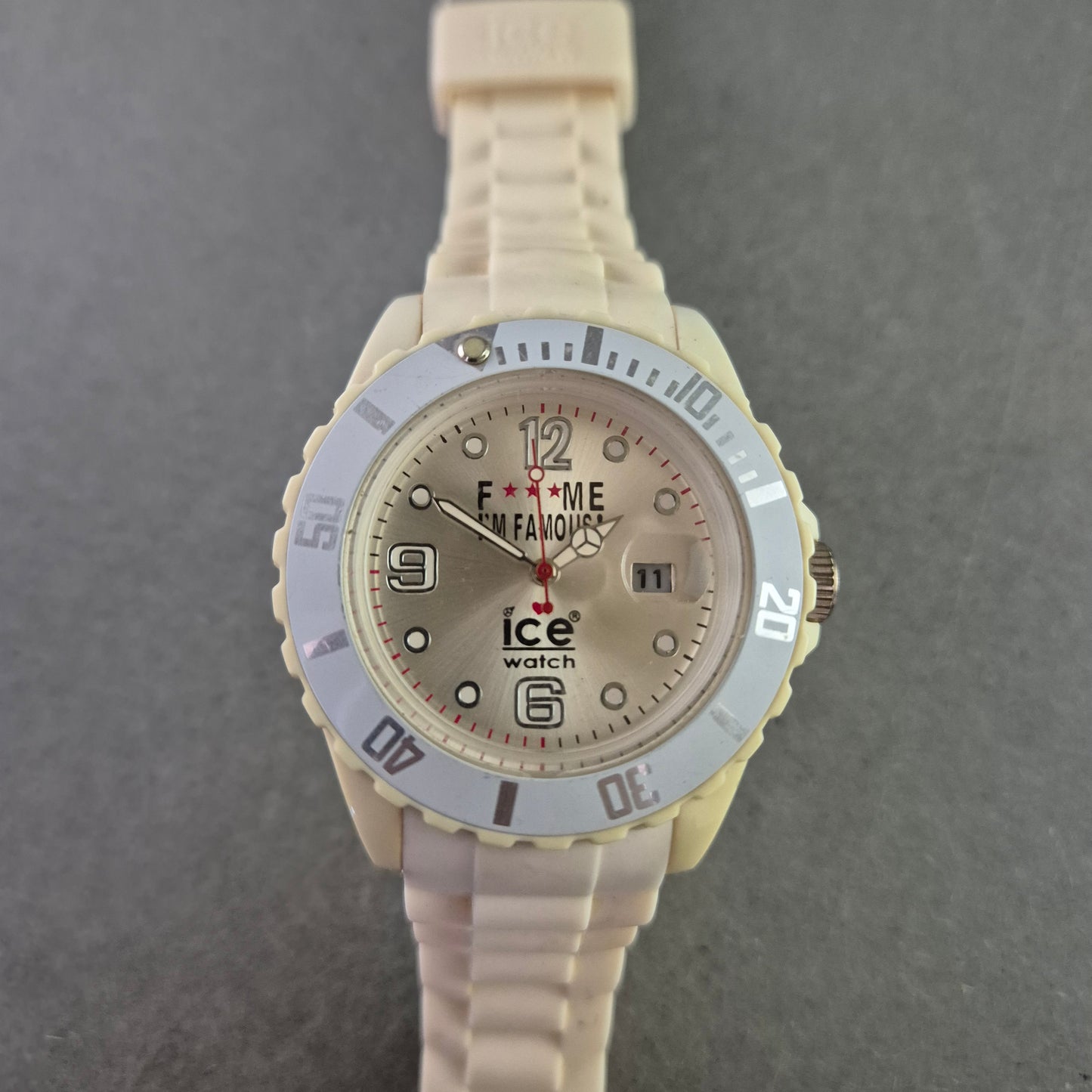 Ice-Watch Damen Uhr „F*** Me I’m Famous“ – Weiß mit Datumsanzeige