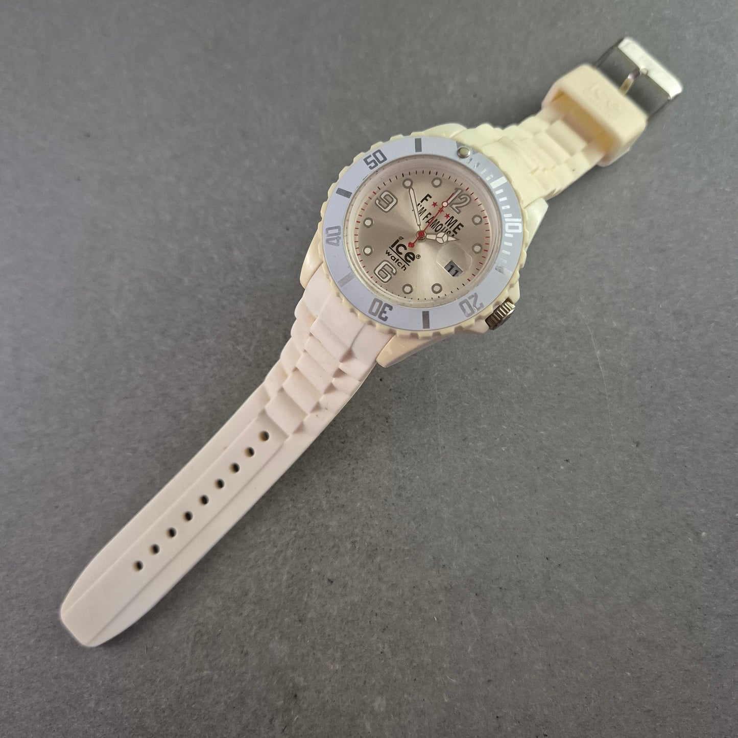 Ice-Watch Damen Uhr „F*** Me I’m Famous“ – Weiß mit Datumsanzeige