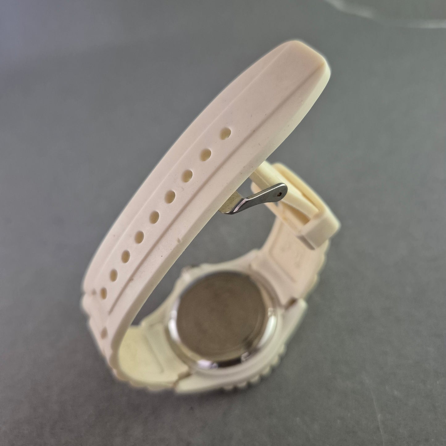 Ice-Watch Damen Uhr „F*** Me I’m Famous“ – Weiß mit Datumsanzeige