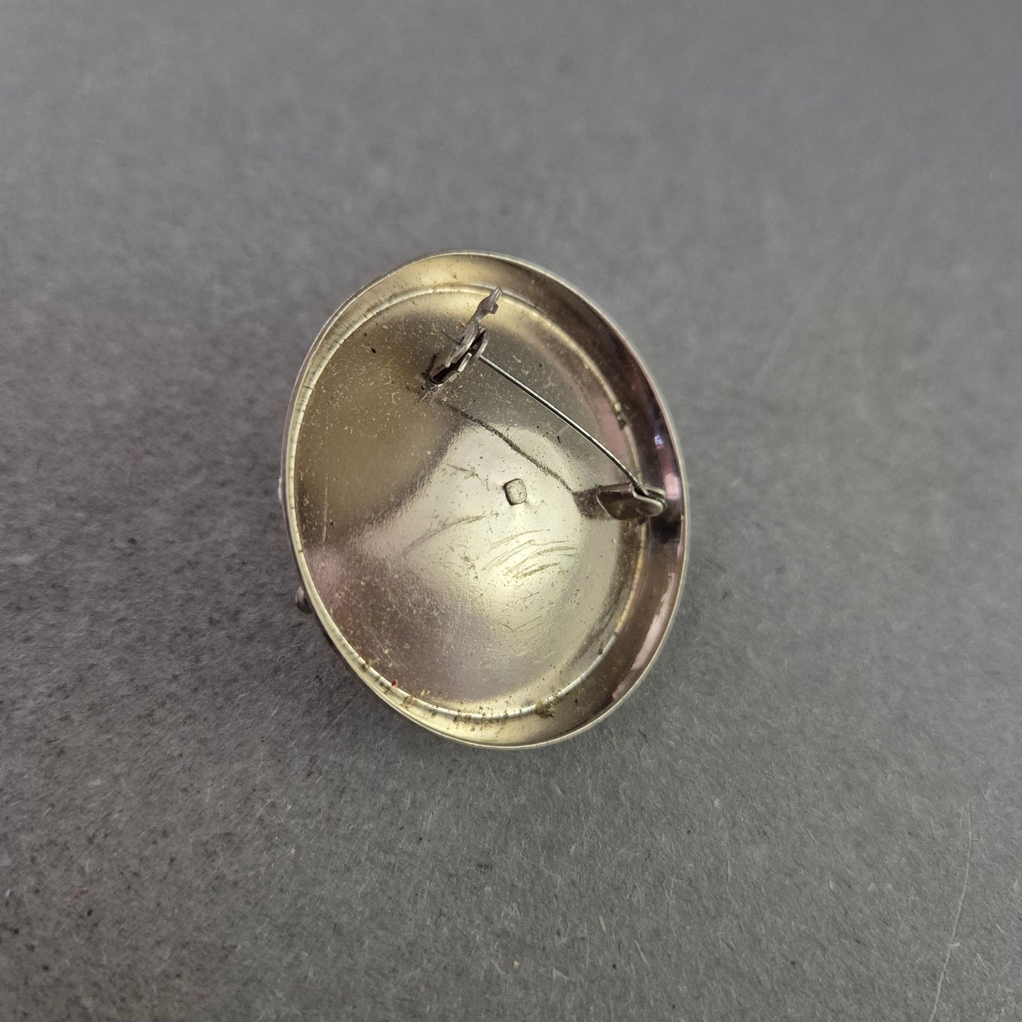 Vintage Brosche mit Bernsteinimitat und filigranem Silberdekor