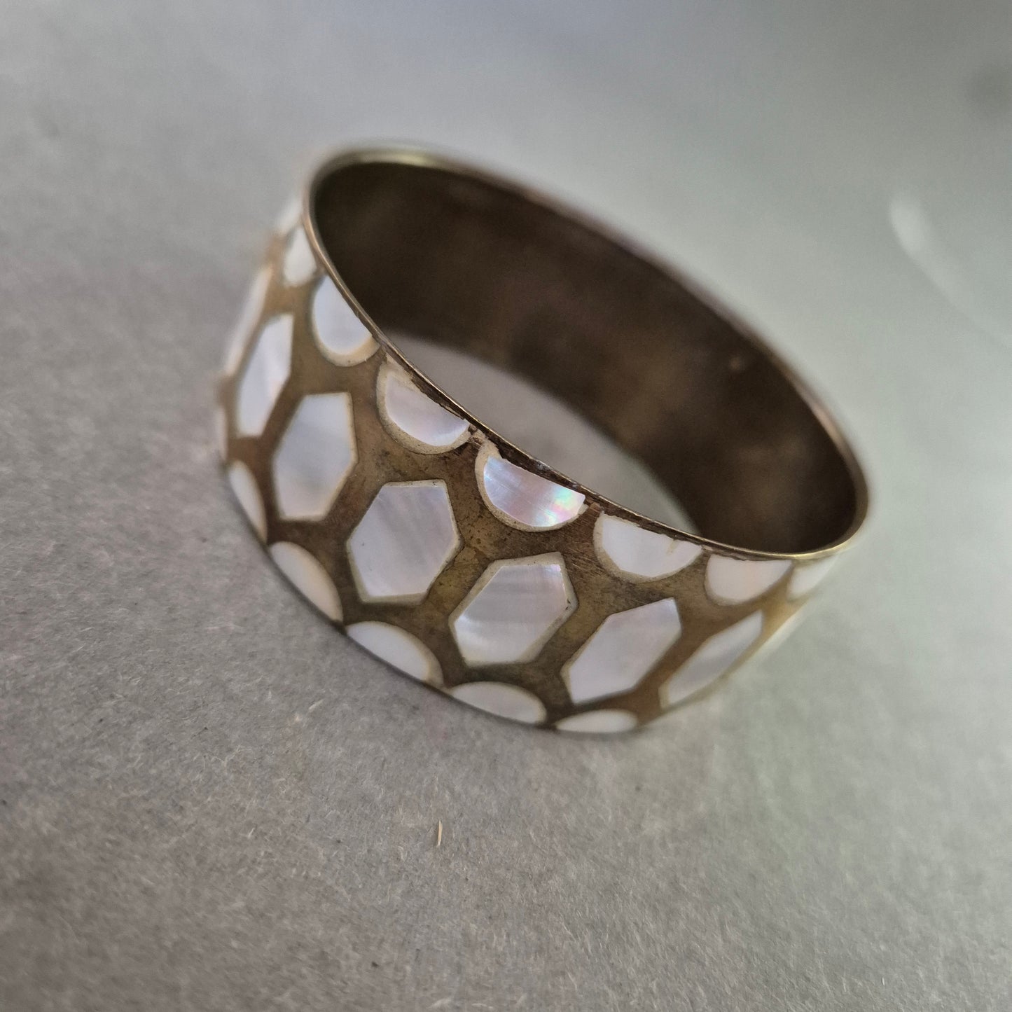 Breiter Vintage Armreif mit Perlmutt-Mosaik