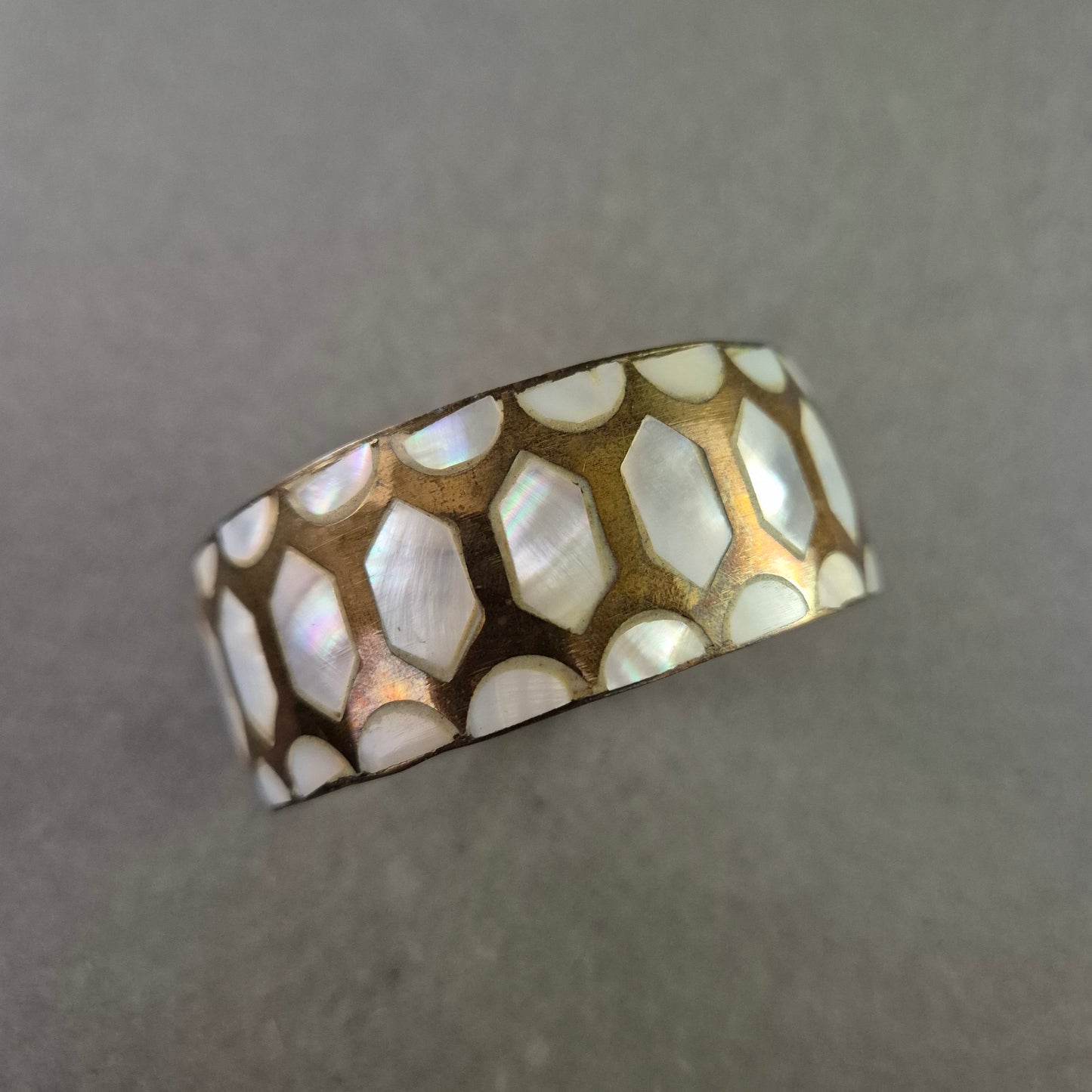 Breiter Vintage Armreif mit Perlmutt-Mosaik