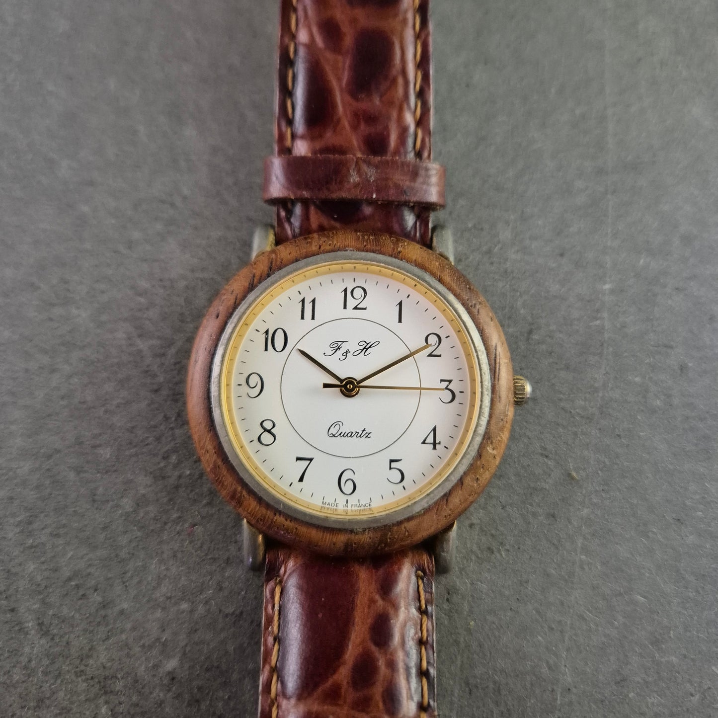 F&H Herren Uhr mit Holzlünette und braunem Lederarmband