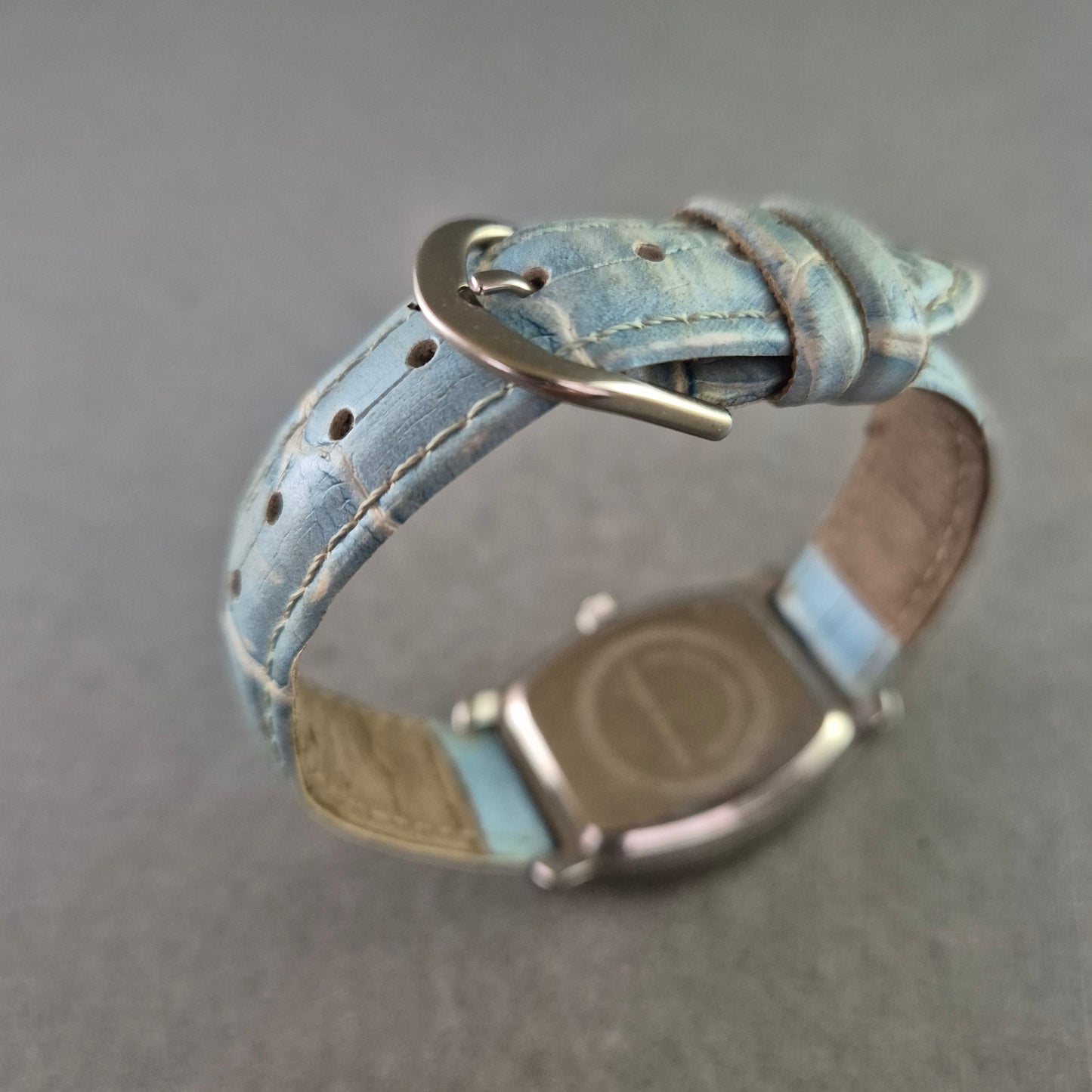 Deutsches Uhrenkontor Damen Uhr – Eleganz mit Strassbesatz & blauem Lederarmband