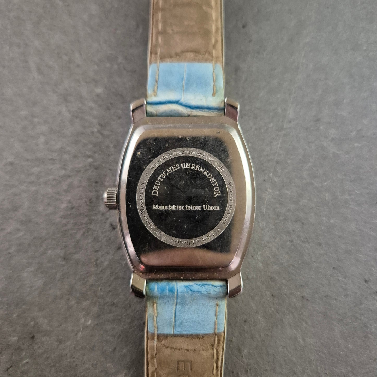 Deutsches Uhrenkontor Damen Uhr – Eleganz mit Strassbesatz & blauem Lederarmband