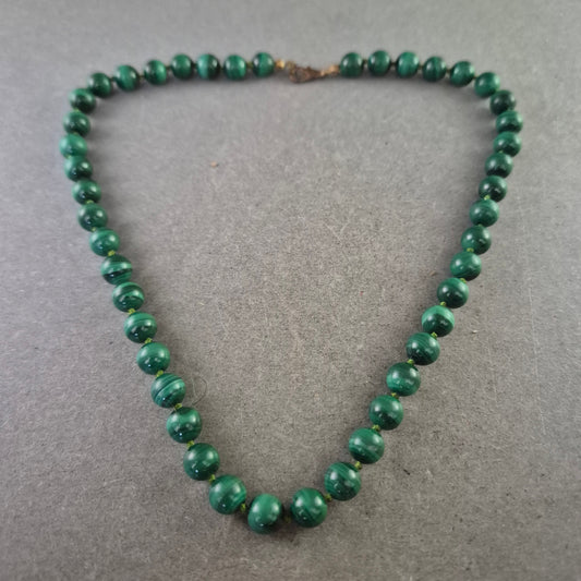 Elegante Malachit Damen Kette – Klassisches Perlen Design