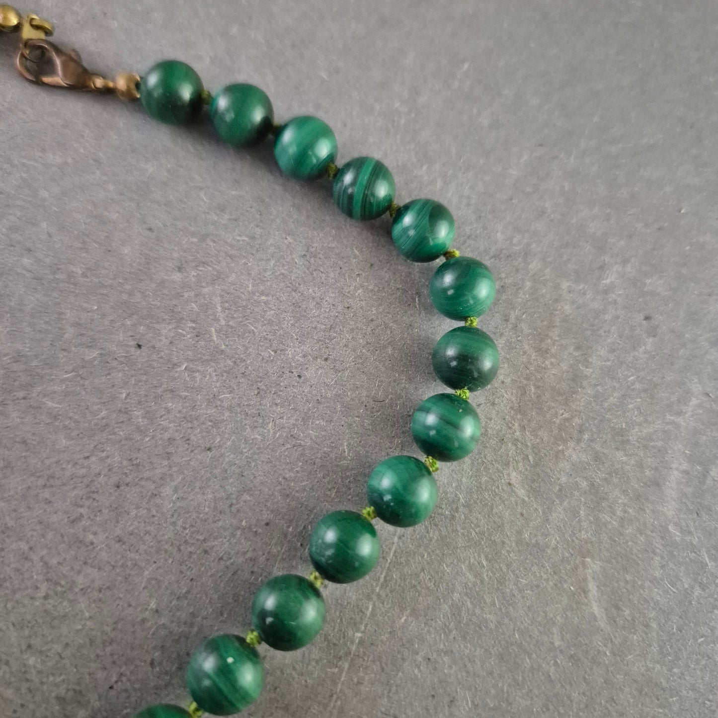 Elegante Malachit Damen Kette – Klassisches Perlen Design