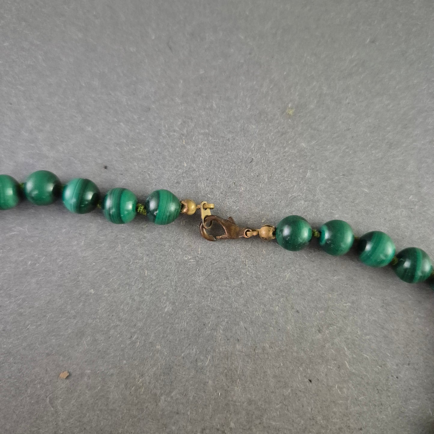 Elegante Malachit Damen Kette – Klassisches Perlen Design