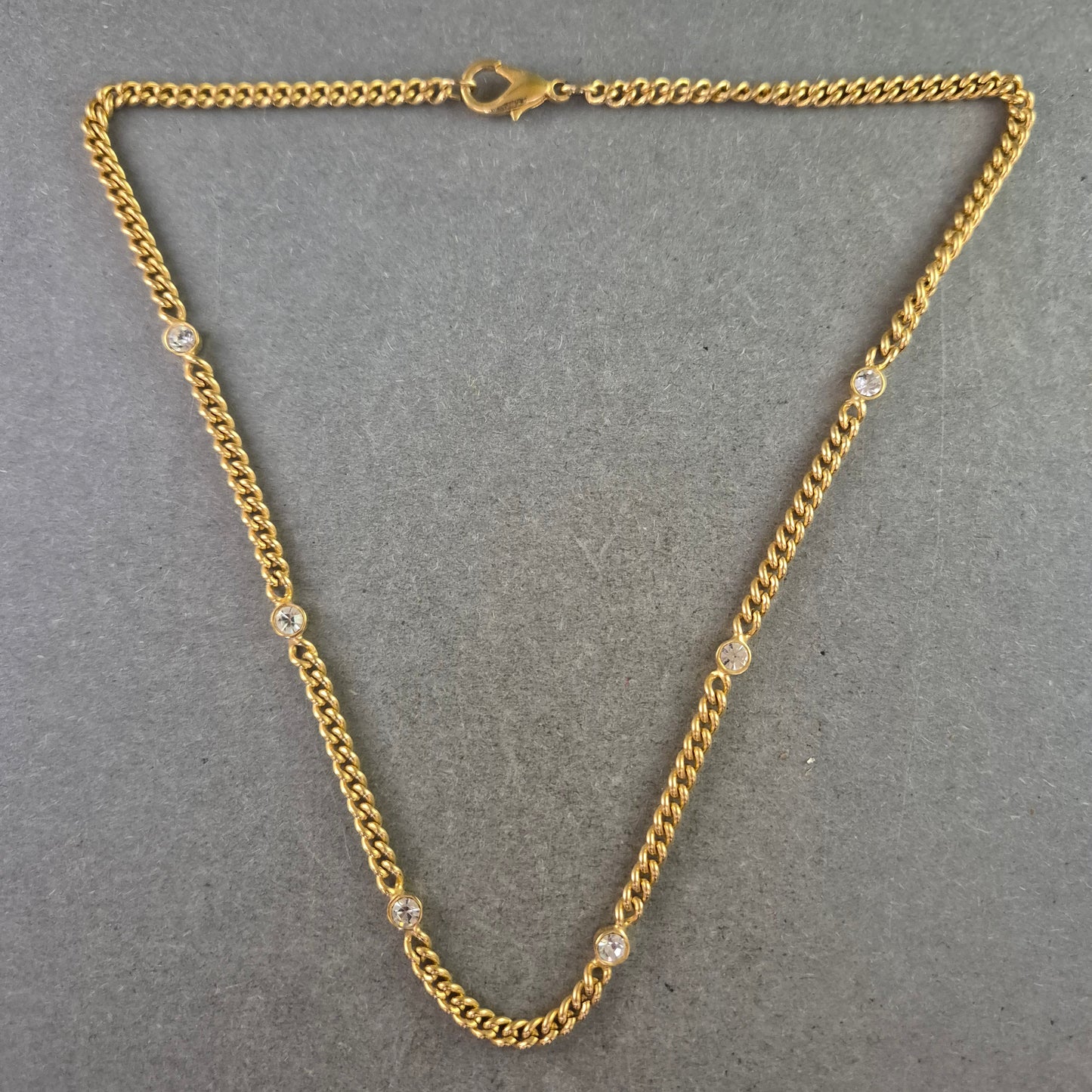 Vergoldete Damen Kette mit funkelnden Zirkonia Steinen