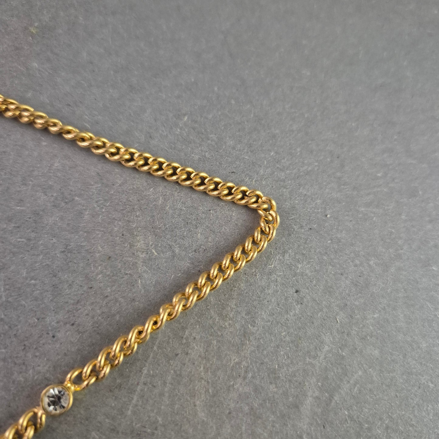 Vergoldete Damen Kette mit funkelnden Zirkonia Steinen