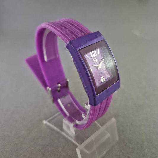 Modische Damen Uhr – Quarzwerk in auffälligem Lila