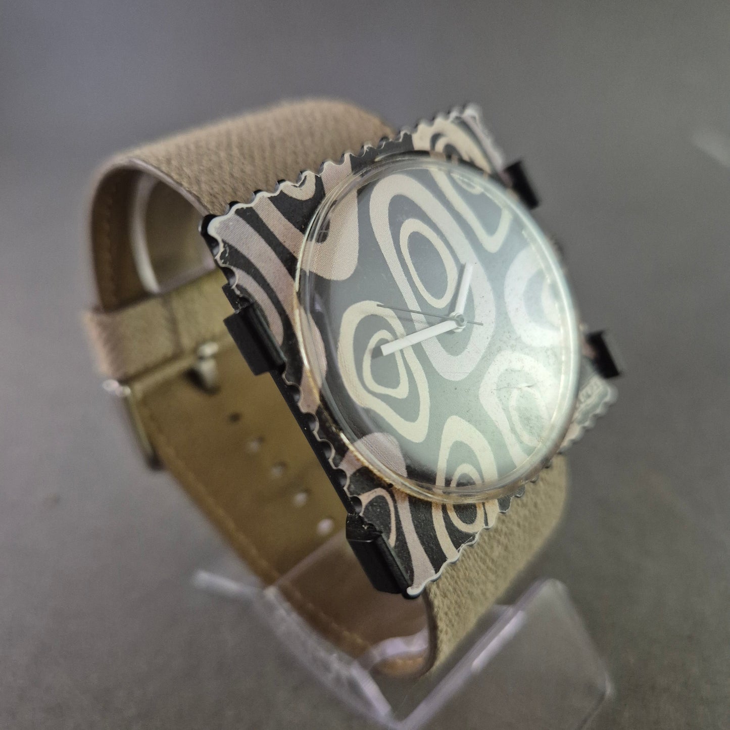 Ausgefallene Unisex Uhr – STAMPS Design mit Musterzifferblatt