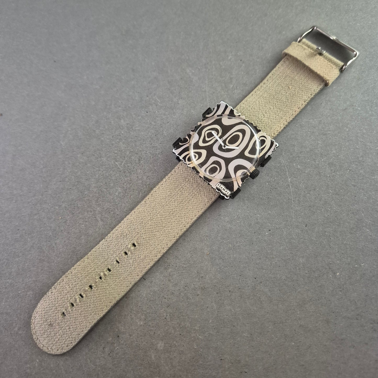 Ausgefallene Unisex Uhr – STAMPS Design mit Musterzifferblatt