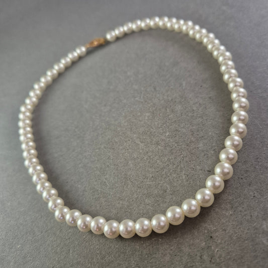 Damen Perlen Kette Eleganter Halsschmuck mit goldenem Verschluss