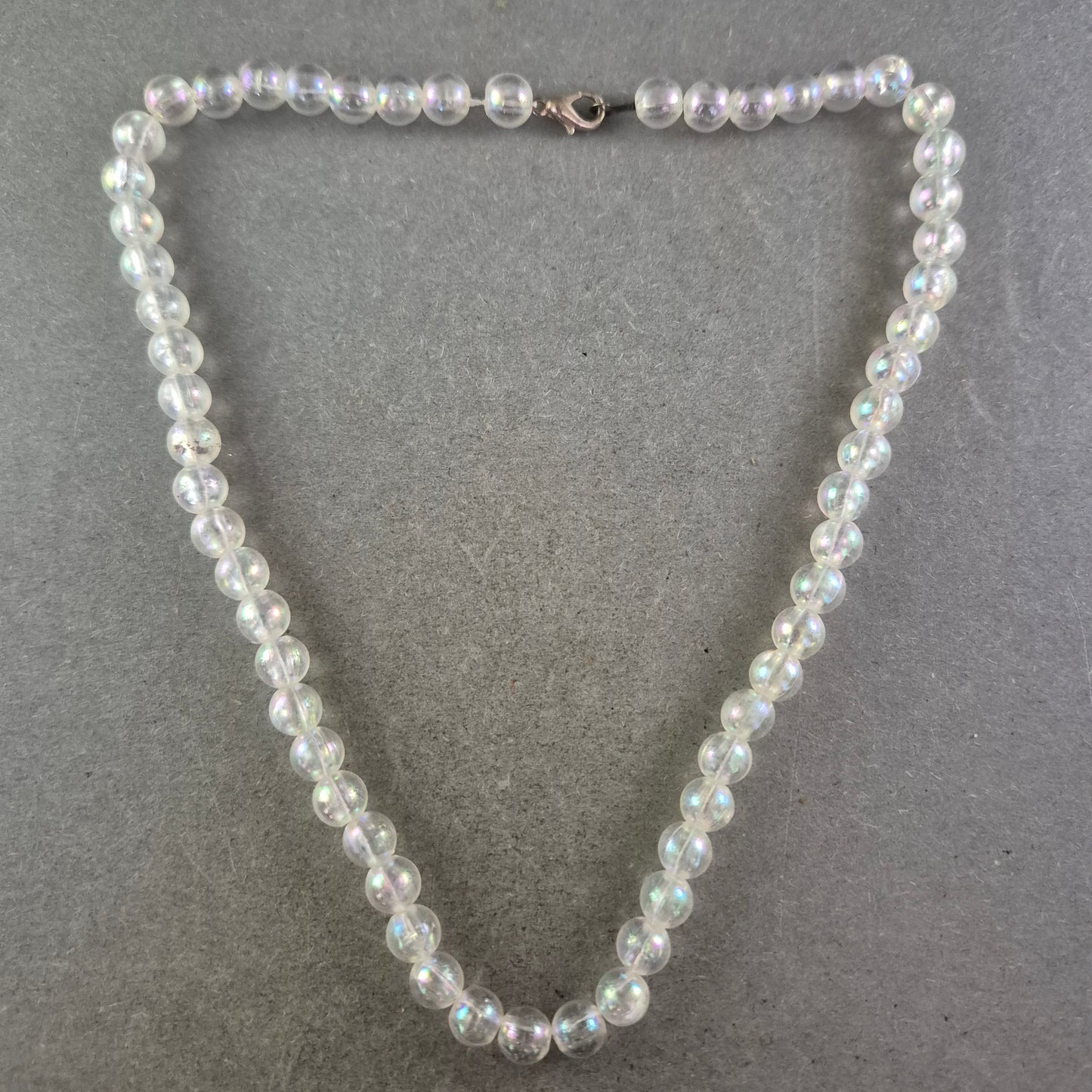 Elegante Perlenkette – Schimmerndes Design mit Irisierendem Glanz