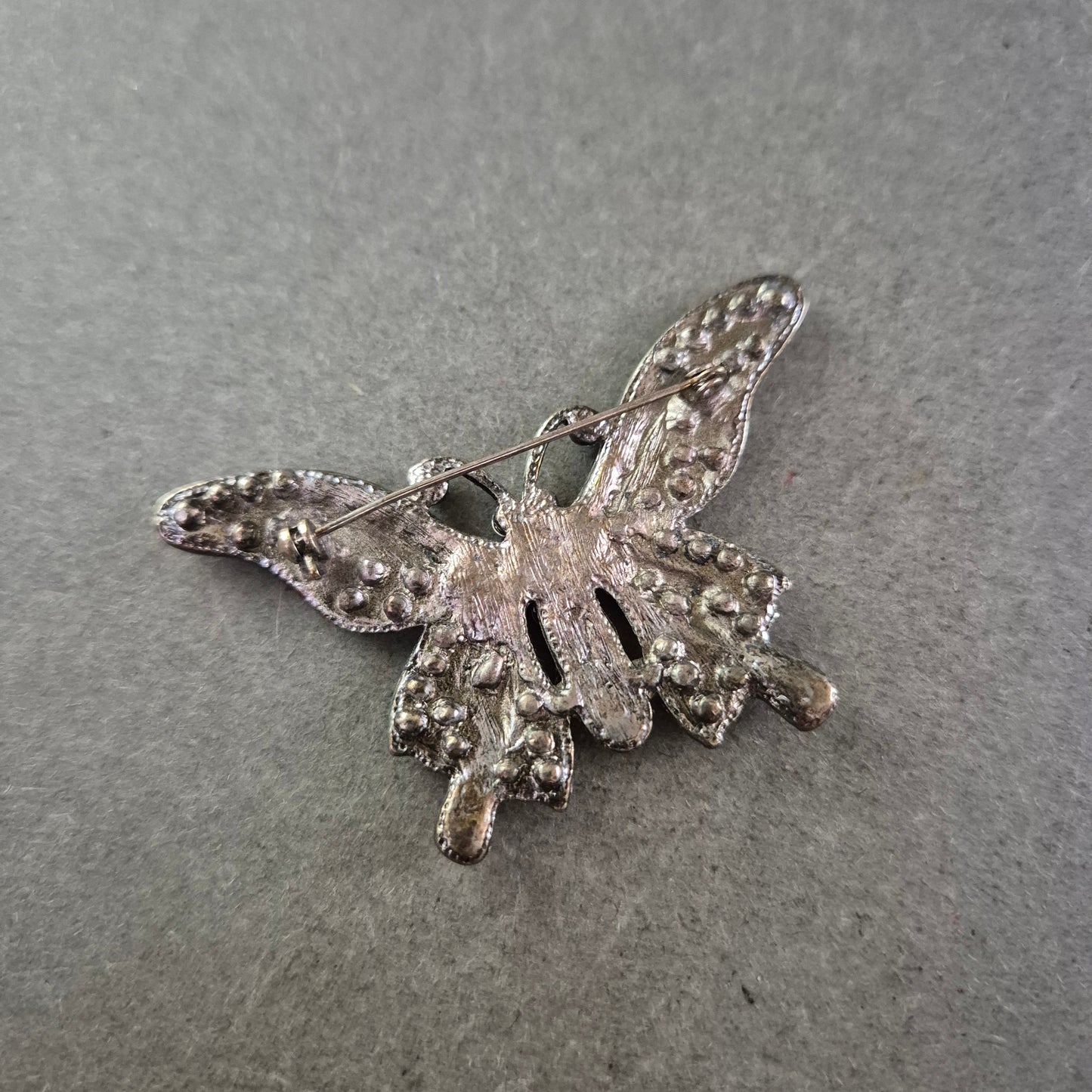 Schmetterlings Brosche mit blauen Strasssteinen – Funkelndes Vintage-Design