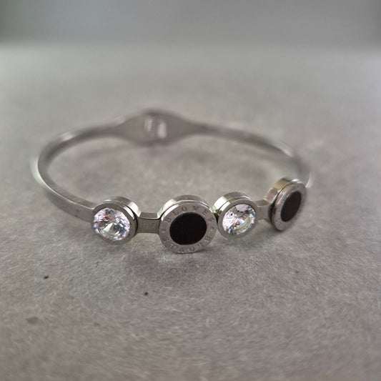Elegantes Armreif Armband mit Kristallen und schwarzem Inlay