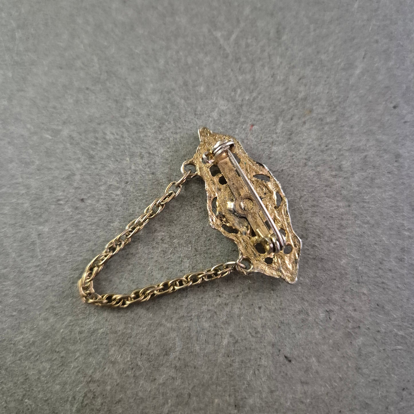 Filigrane Brosche mit Kamee – Antikes Porträt im Vintage-Stil