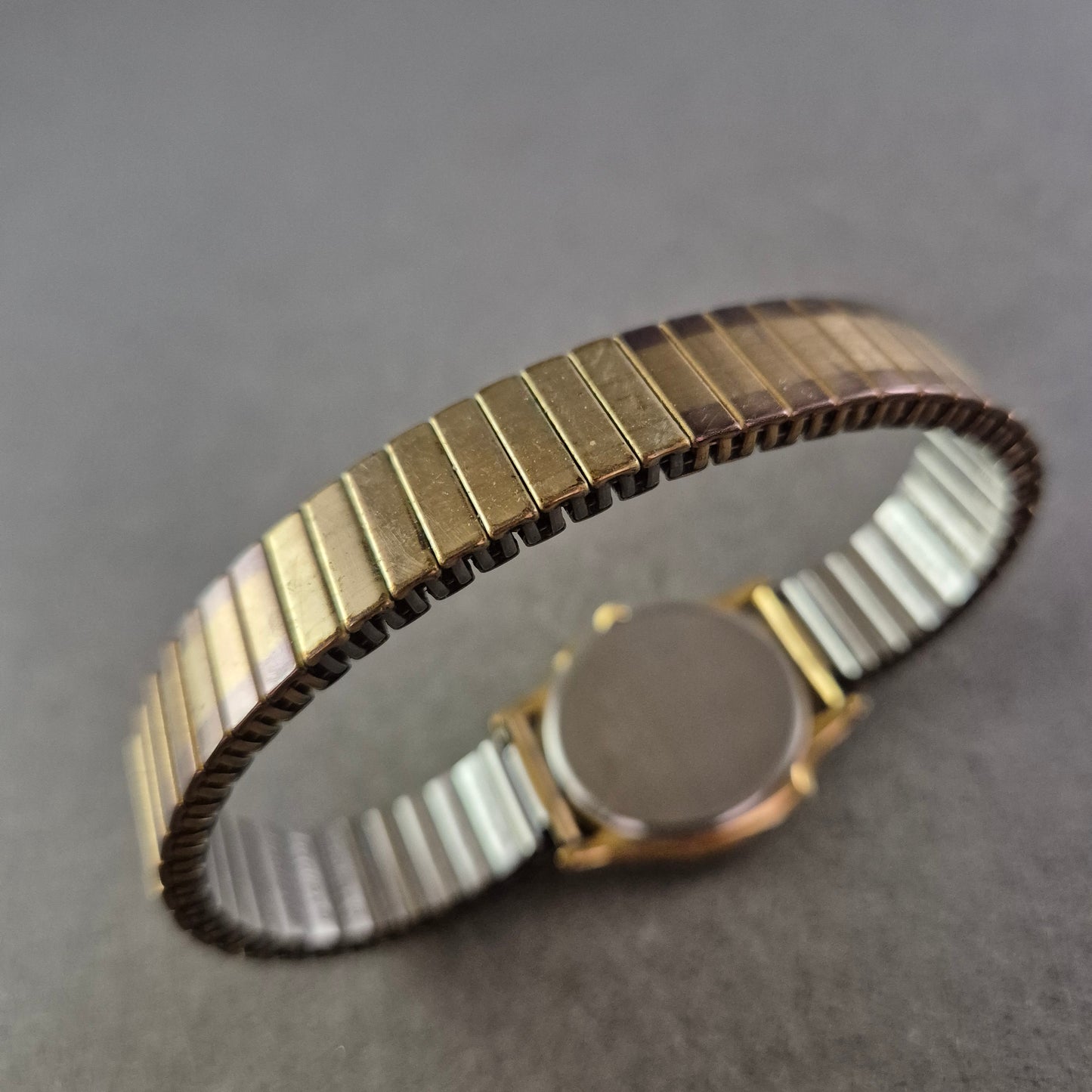 Camelchers Damen Uhr mit Saphirglas – Klassisch und elegant