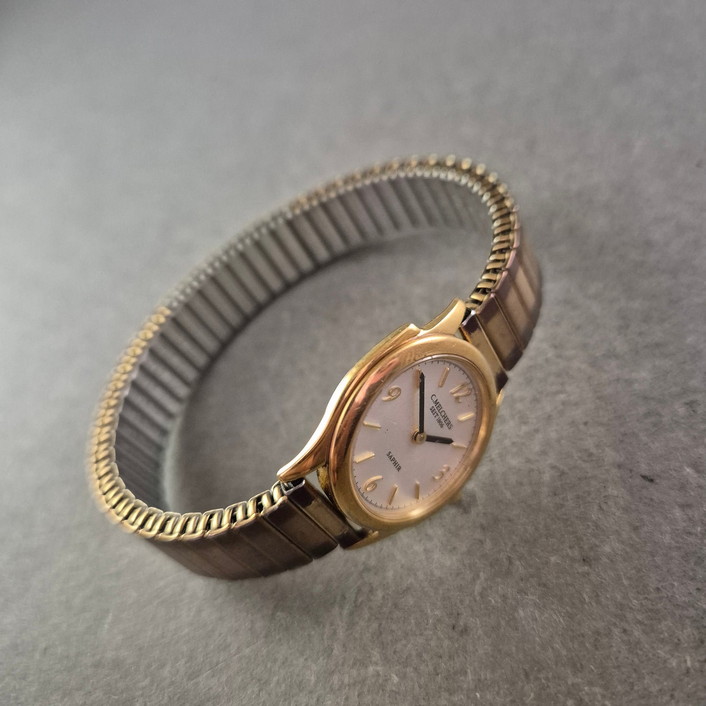 Camelchers Damen Uhr mit Saphirglas – Klassisch und elegant