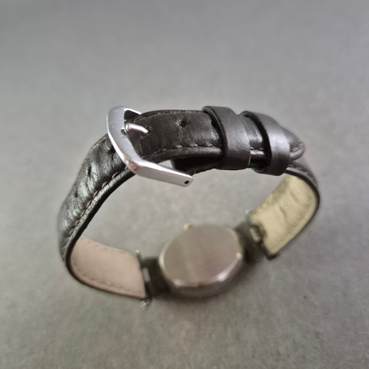 Bosenit Damen Uhr im Vintage-Stil – Silberoptik mit Lederband