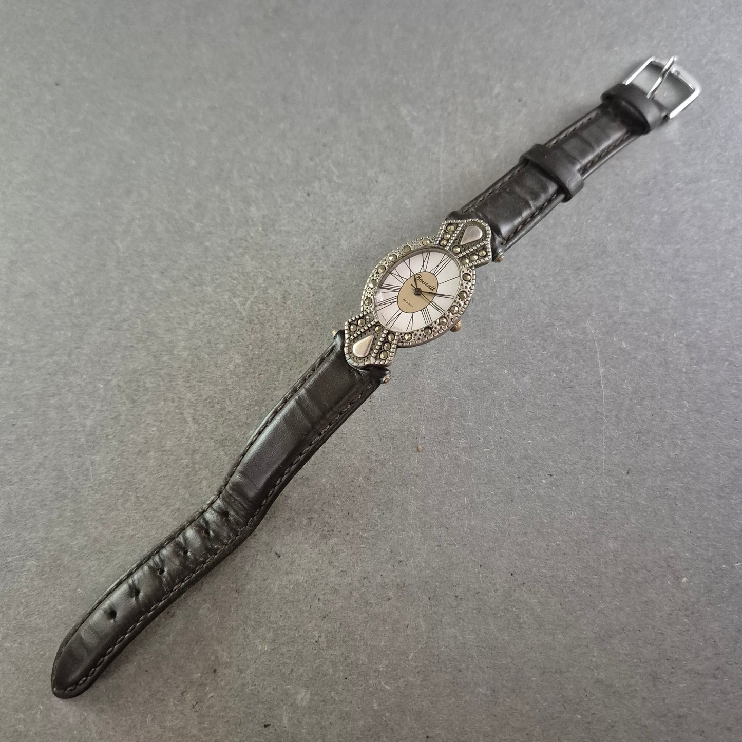 Bosenit Damen Uhr im Vintage-Stil – Silberoptik mit Lederband