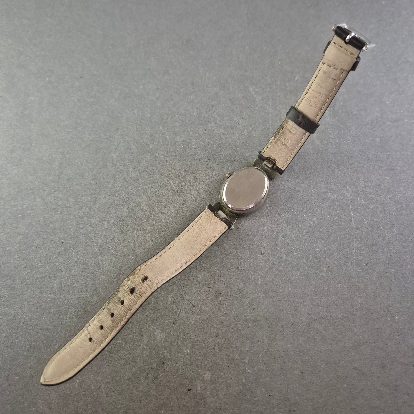 Bosenit Damen Uhr im Vintage-Stil – Silberoptik mit Lederband