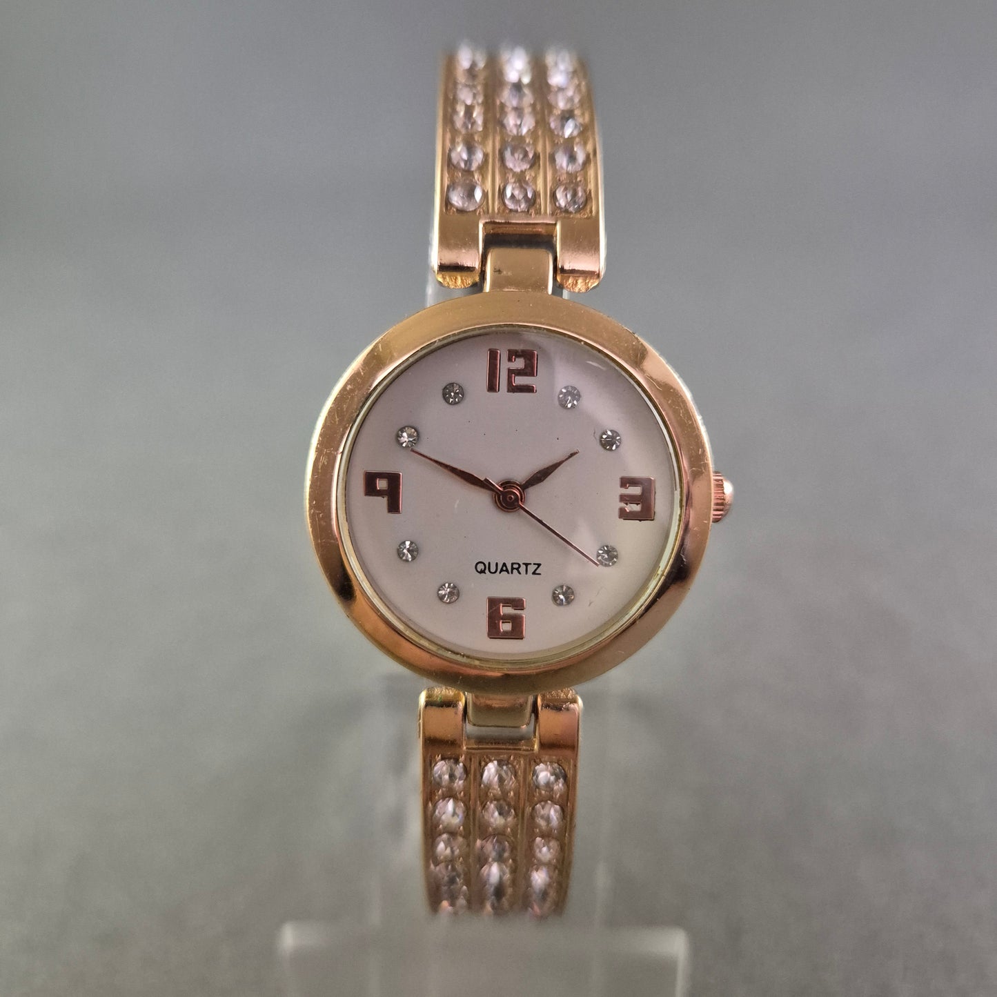 Funkelnde Damen Uhr in Goldoptik – Mit Strass und Lederarmband