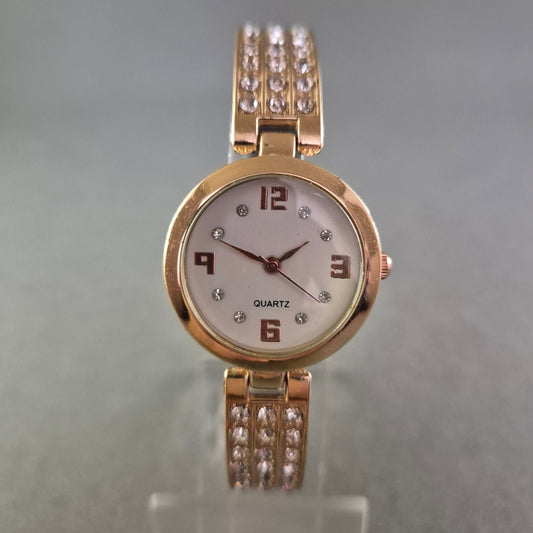 Funkelnde Damen Uhr in Goldoptik – Mit Strass und Lederarmband