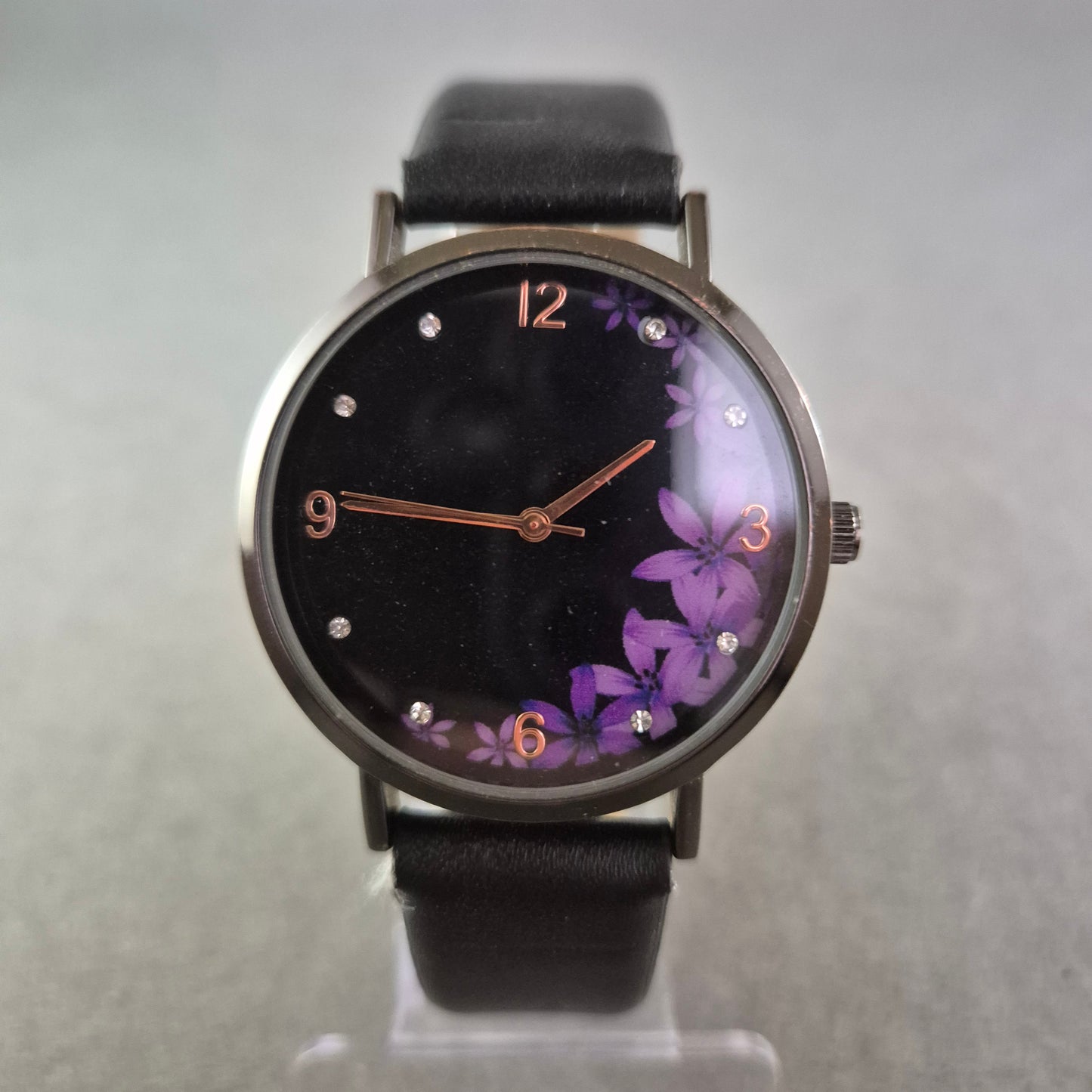 Eternal Love Damen Uhr mit Blumenmotiv – Verspielter Look in Schwarz