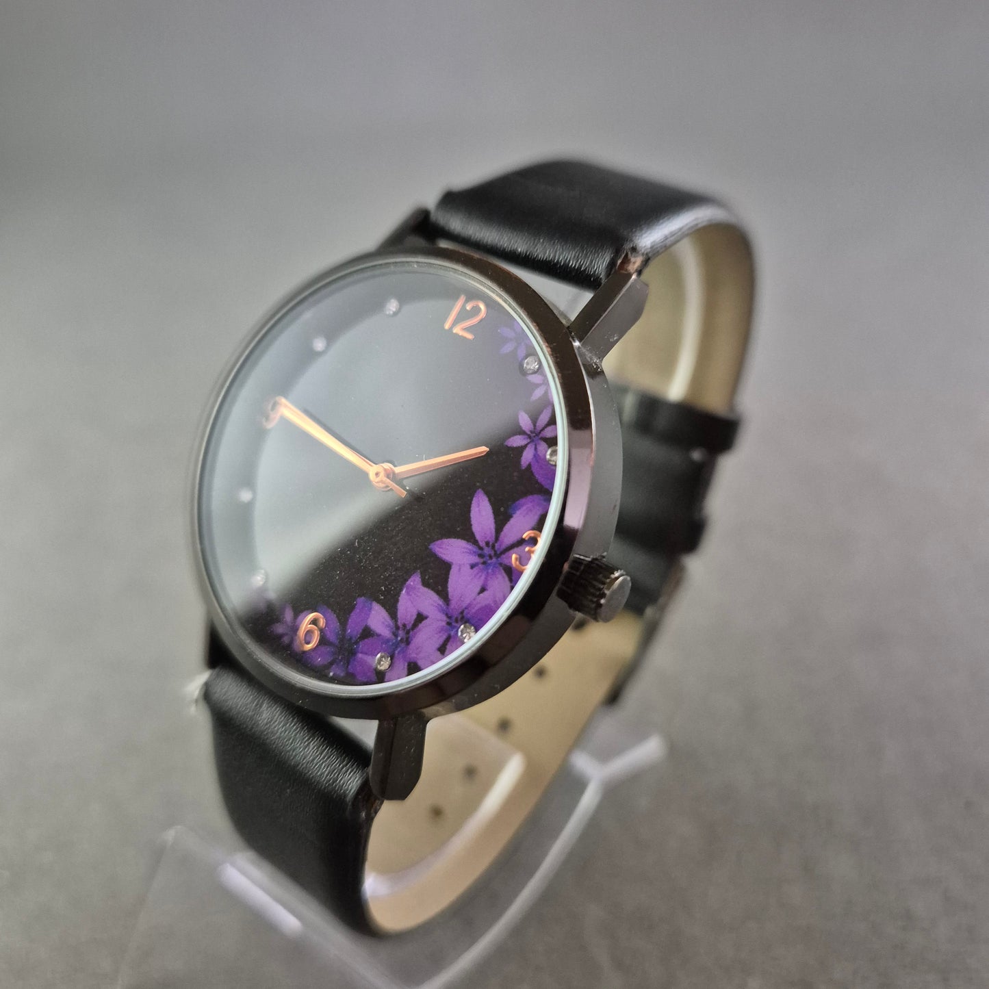 Eternal Love Damen Uhr mit Blumenmotiv – Verspielter Look in Schwarz