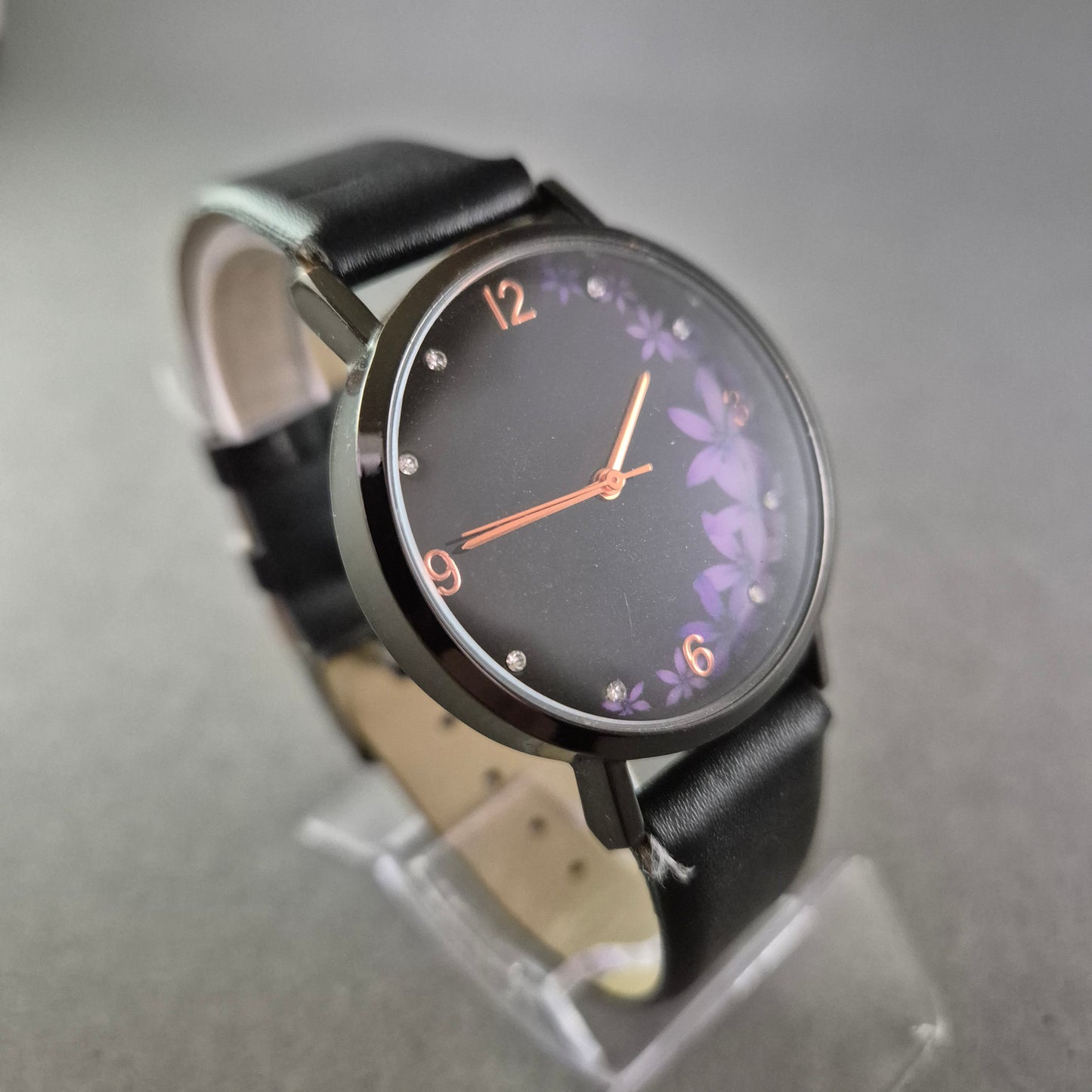 Eternal Love Damen Uhr mit Blumenmotiv – Verspielter Look in Schwarz