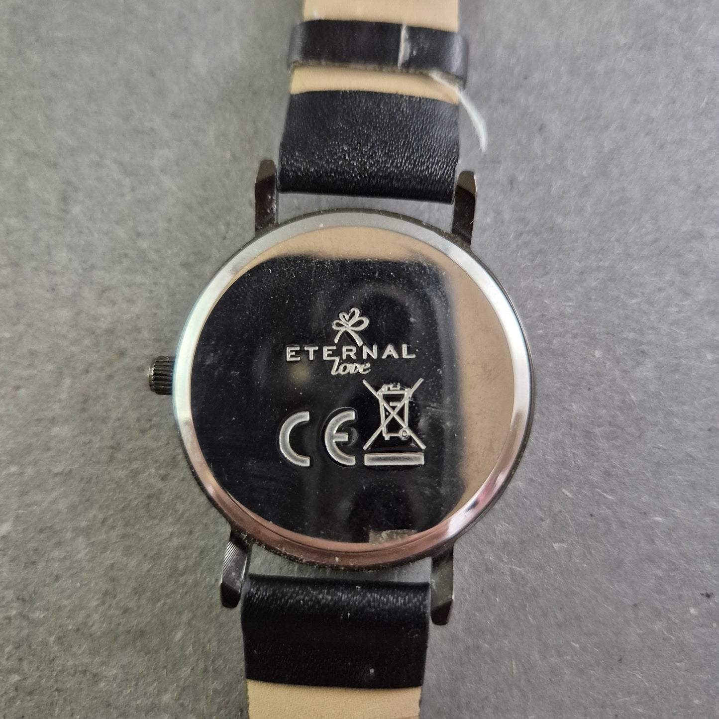 Eternal Love Damen Uhr mit Blumenmotiv – Verspielter Look in Schwarz