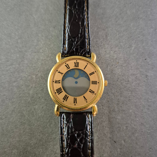 Verspielte Damen Uhr mit Himmelsmotiv – Römisches Design trifft Fantasie