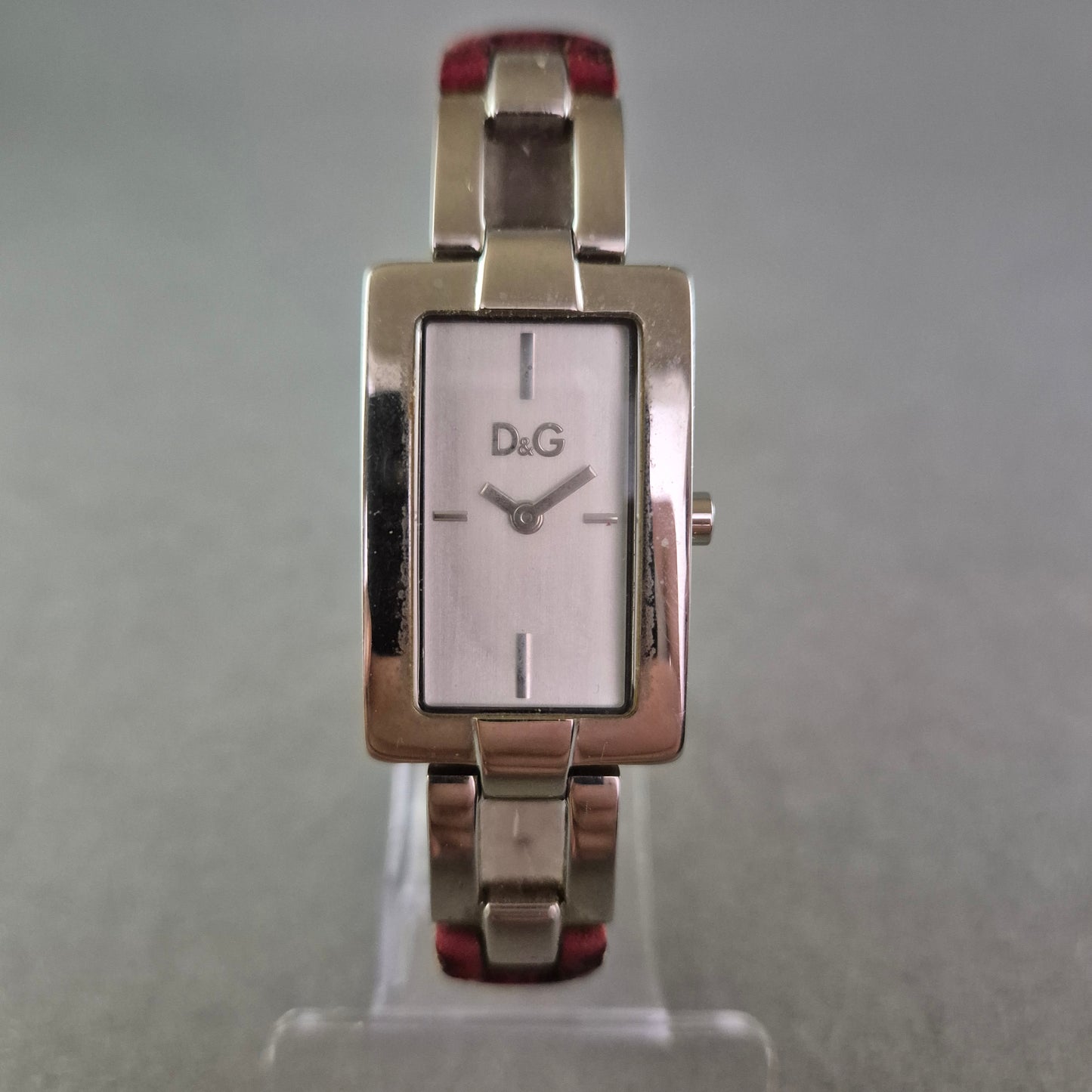 Moderne D&G Damen Uhr – Elegantes Design mit pinkem Lederarmband
