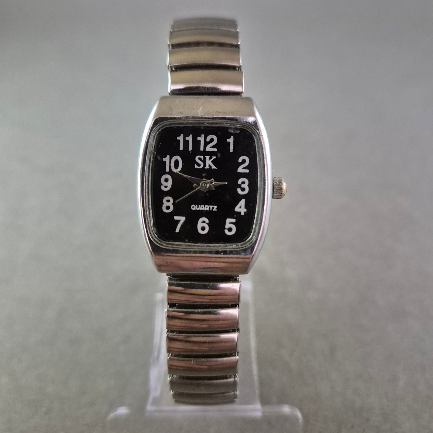 SK Damen Uhr – Kompaktes Design mit Stretcharmband in Silberoptik