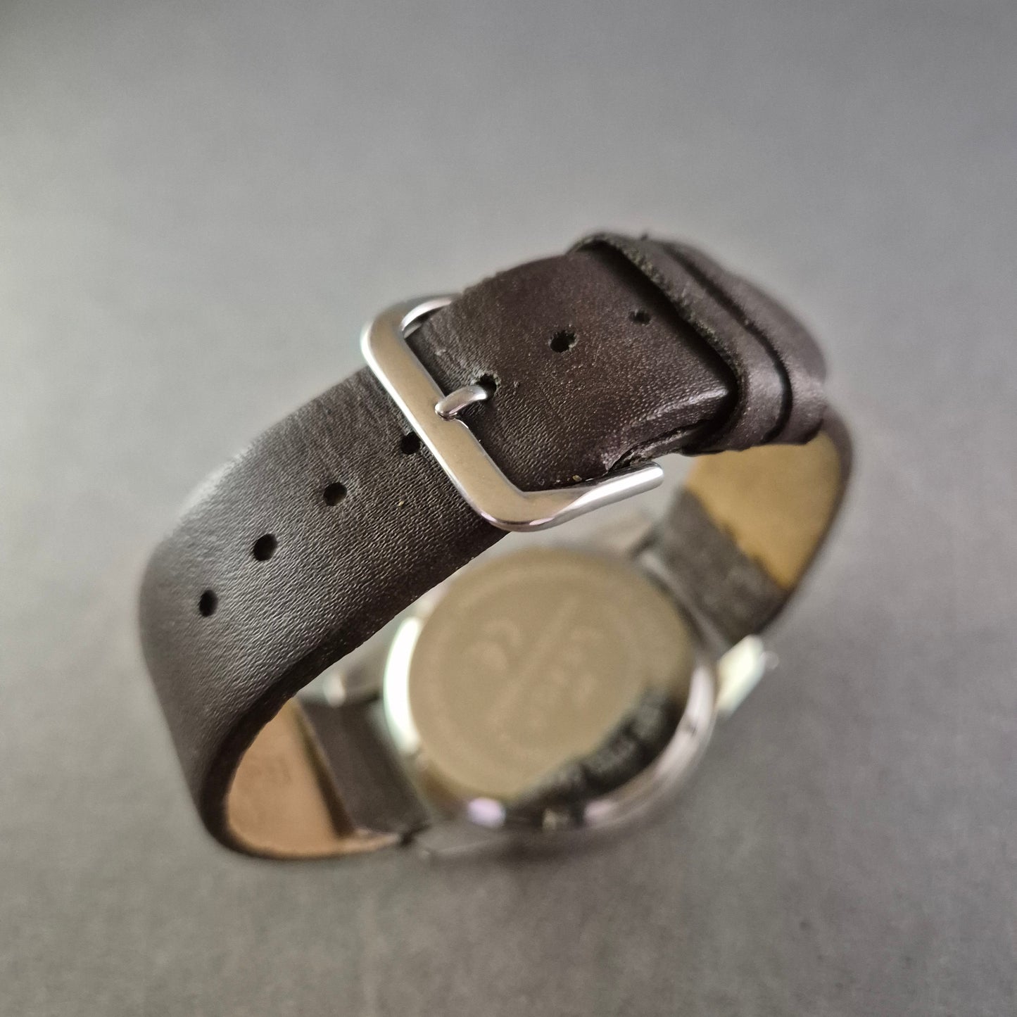 Lexor Herren Uhr – Klassischer Look mit schwarzem Zifferblatt