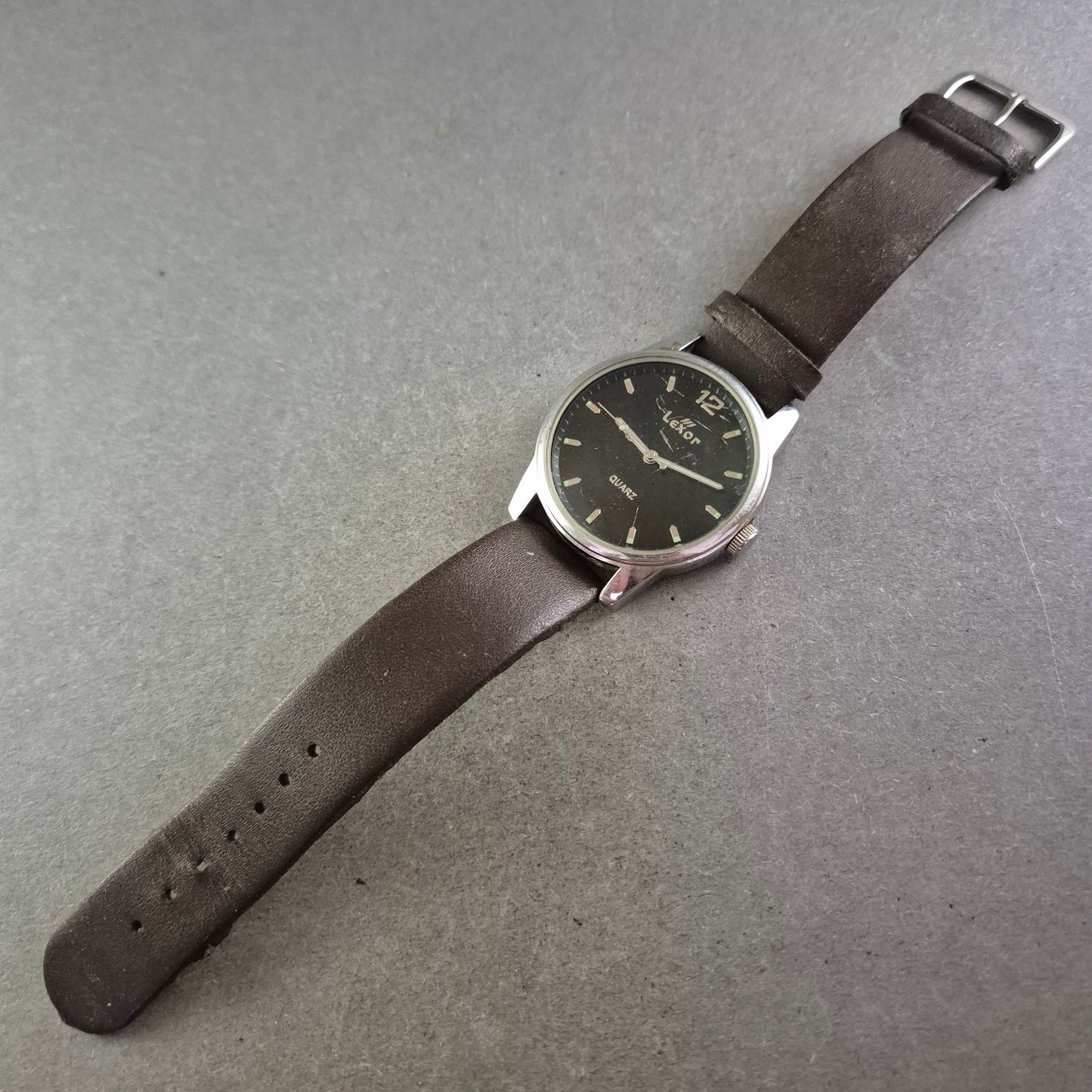 Lexor Herren Uhr – Klassischer Look mit schwarzem Zifferblatt