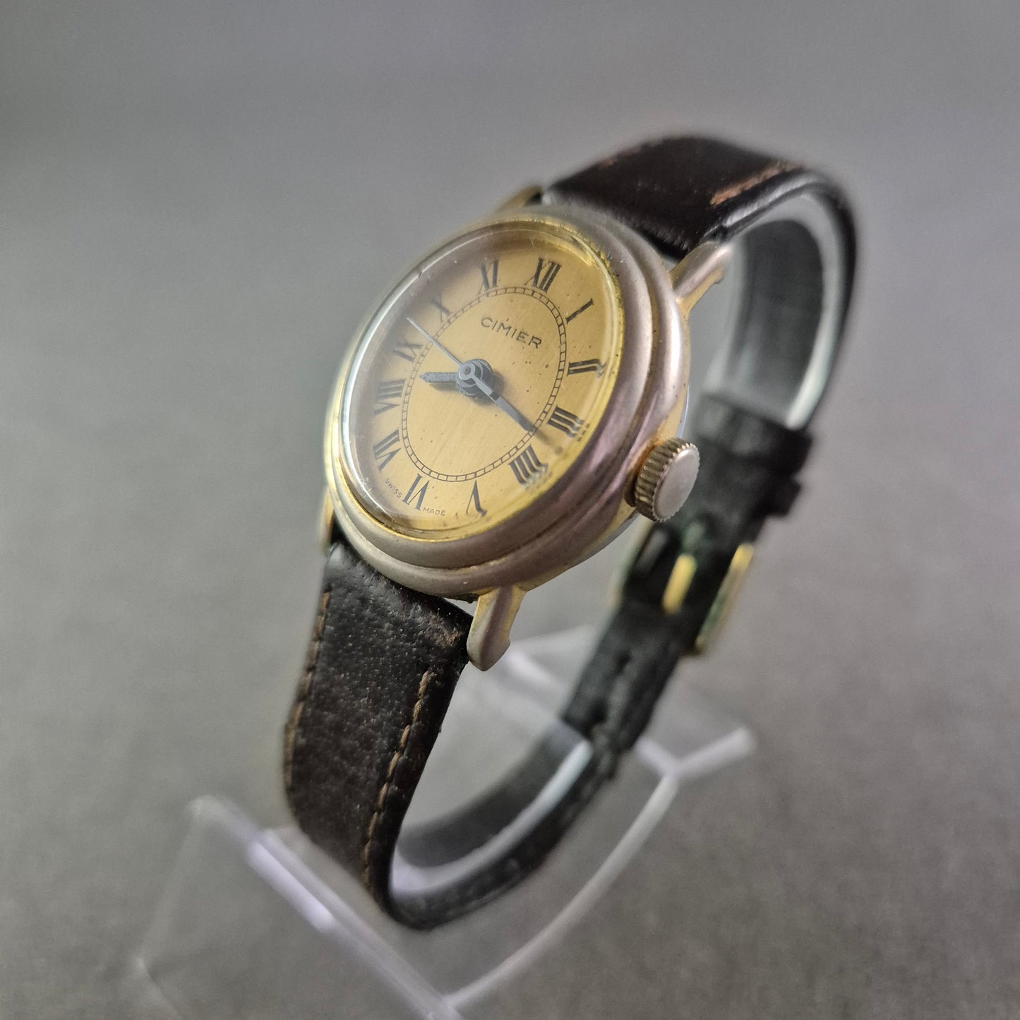 Cimier Damen Uhr – Schweizer Klassiker mit goldfarbenem Zifferblatt