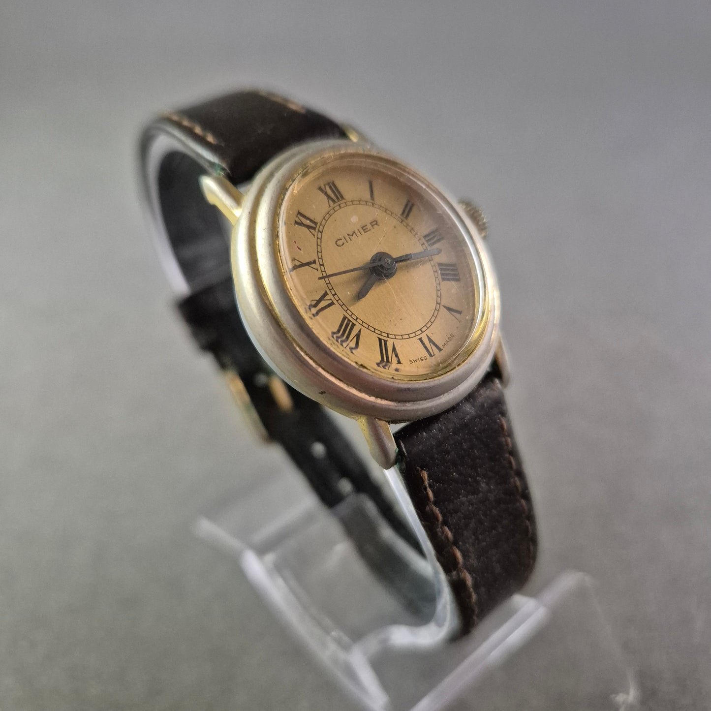 Cimier Damen Uhr – Schweizer Klassiker mit goldfarbenem Zifferblatt