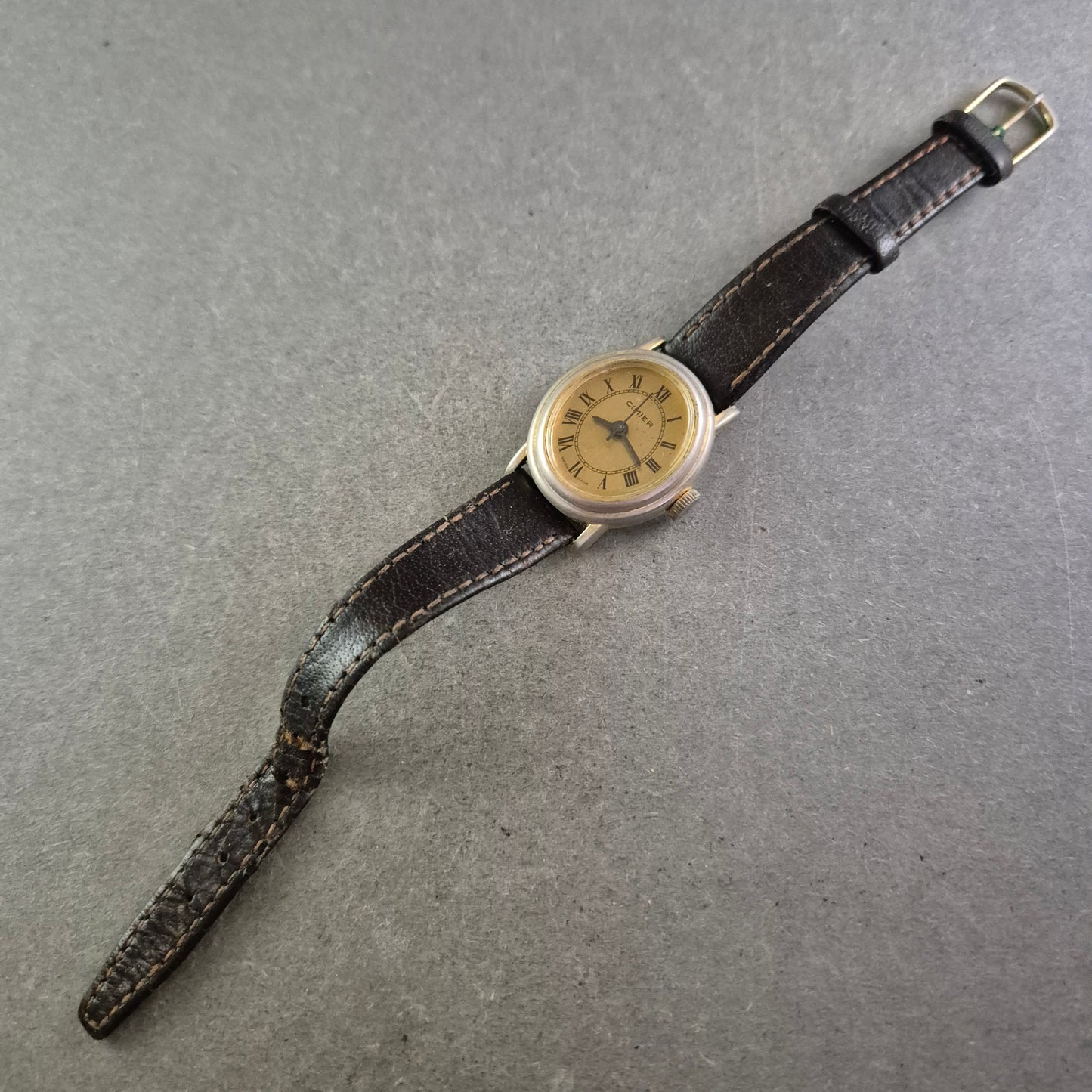 Cimier Damen Uhr – Schweizer Klassiker mit goldfarbenem Zifferblatt