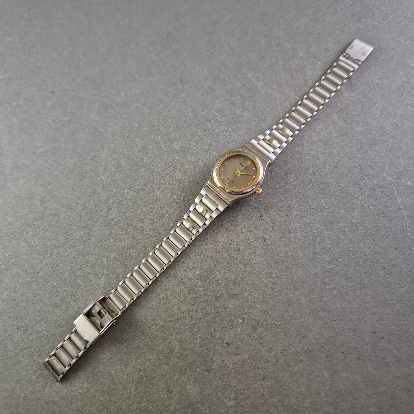 Romeo Nickel Damen Uhr – Zweifarbiges Edelstahlarmband & dezentes Design